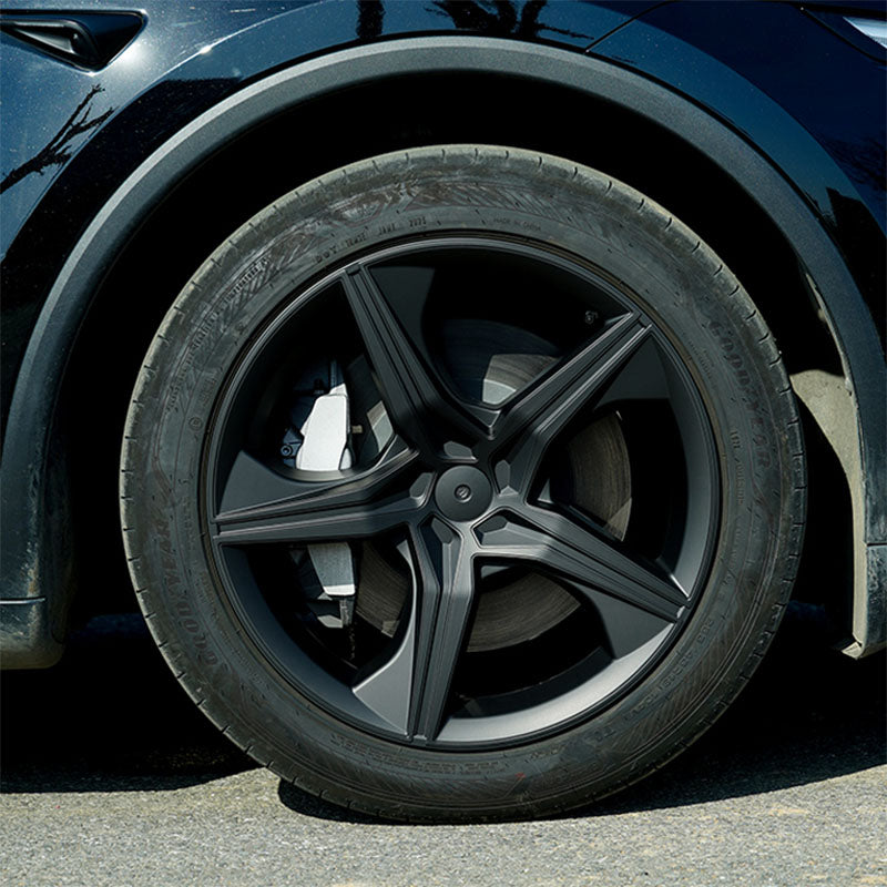 19-inch Starfish Style wheel cover installed on the front wheel of Model Y