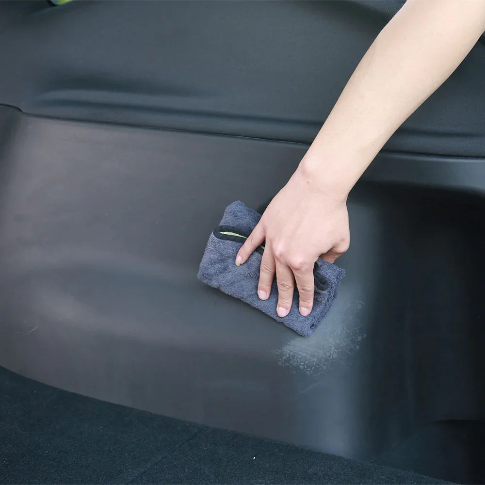 Cleaning the boot sidewall protector with a cloth