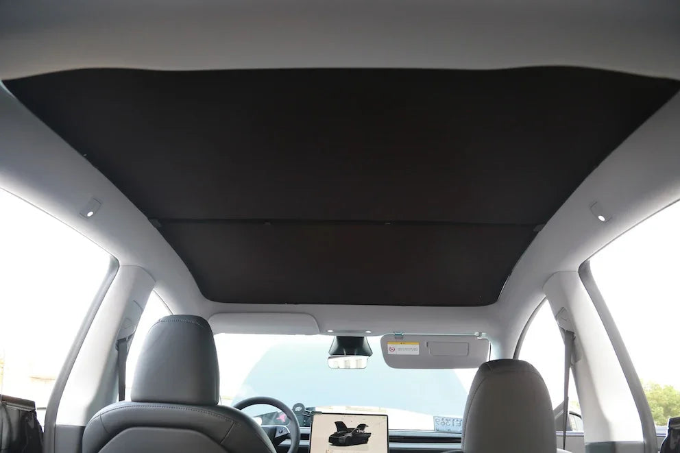 Glass roof sunshade installed in Model Y (2025–2026)