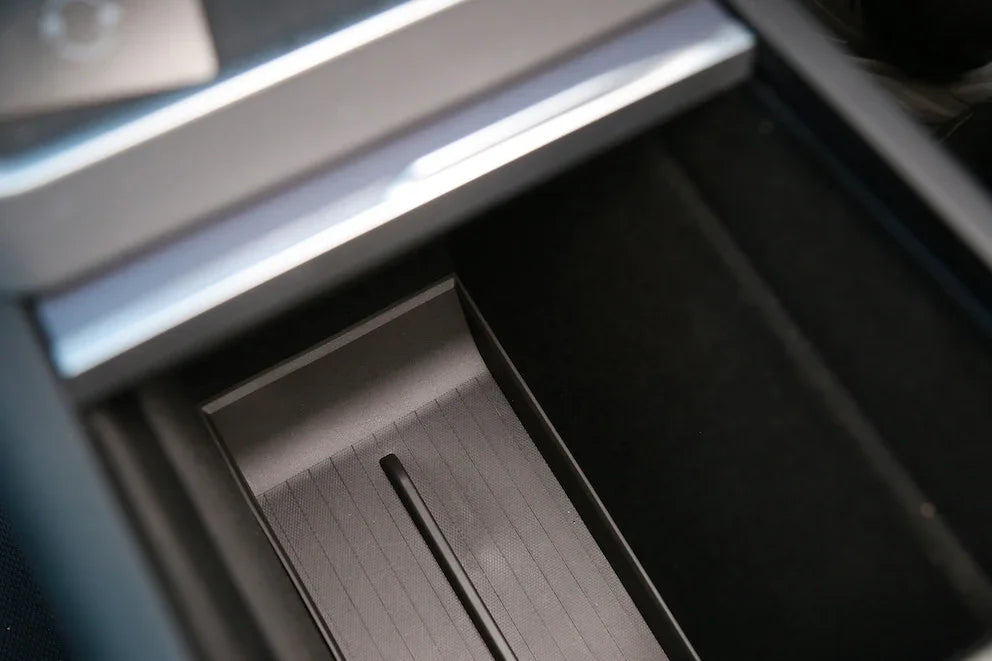 Wrap-around TPE liner helping keep the lower centre console clean and dust free