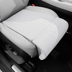 Front seat leg support cushion fitted to the vehicle seat