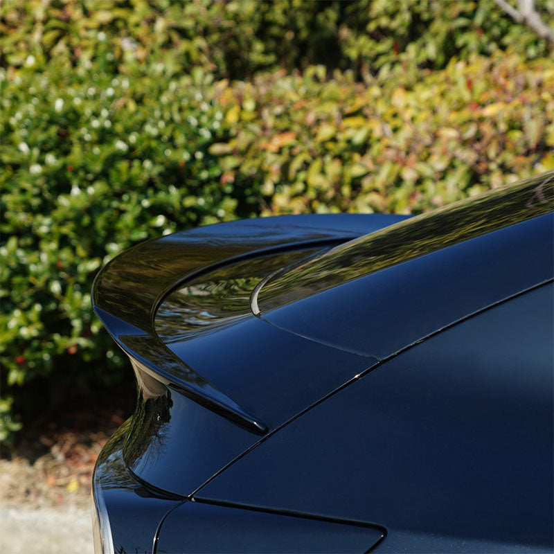 Aerodynamic profile of YL Style Performance Spoiler on Model Y
