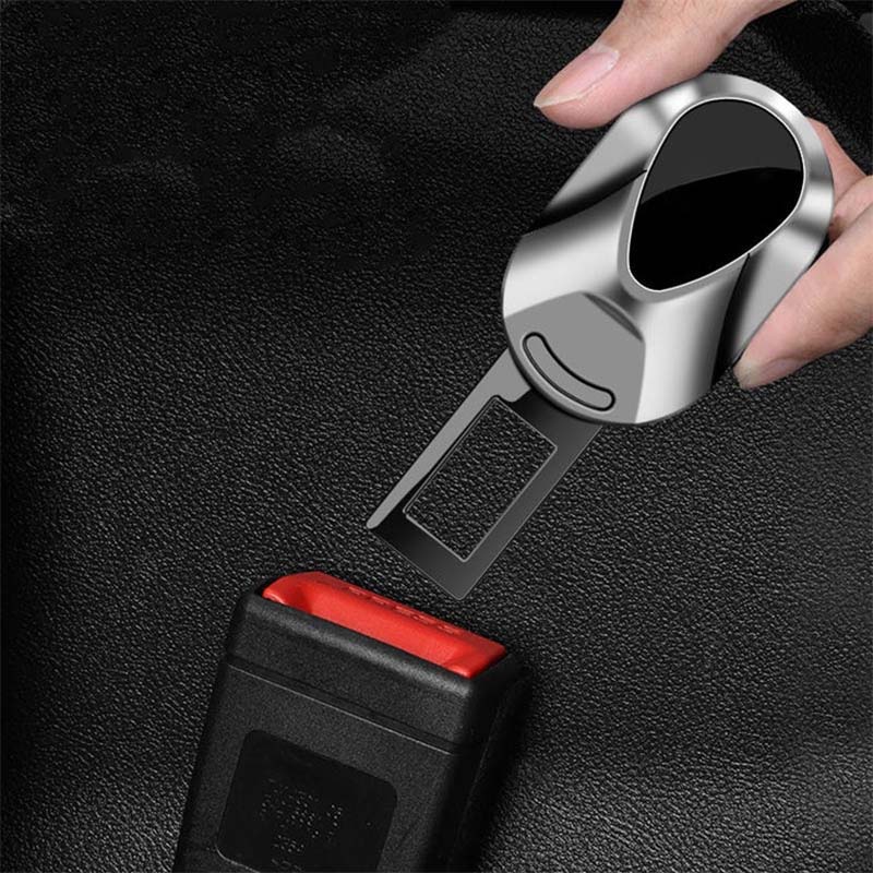 Car seat belt extender installed in the seat belt buckle