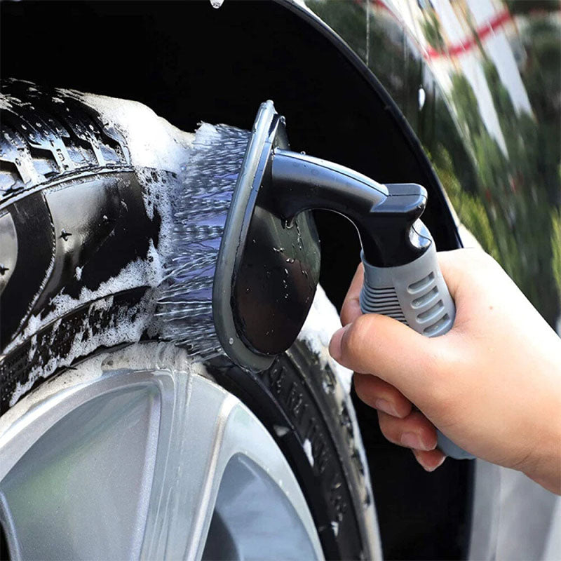 Microfibre wash mitt cleaning the vehicle exterior with a scratch-free finish